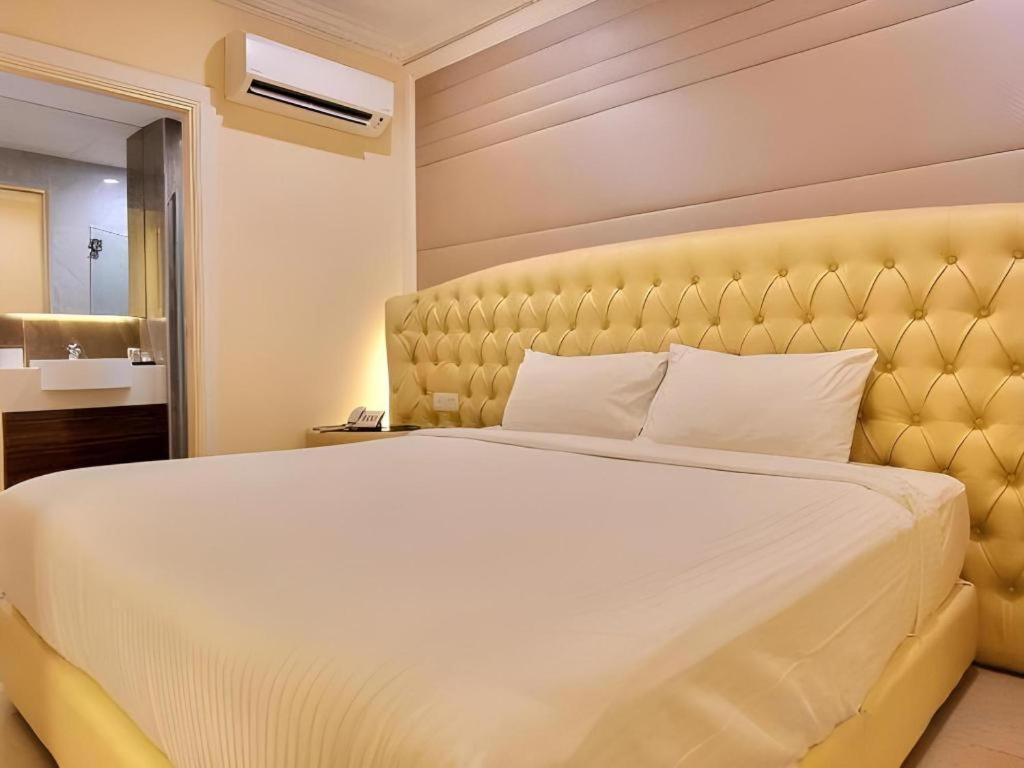 Ritzton Hotel Джохор-Бару Екстер'єр фото